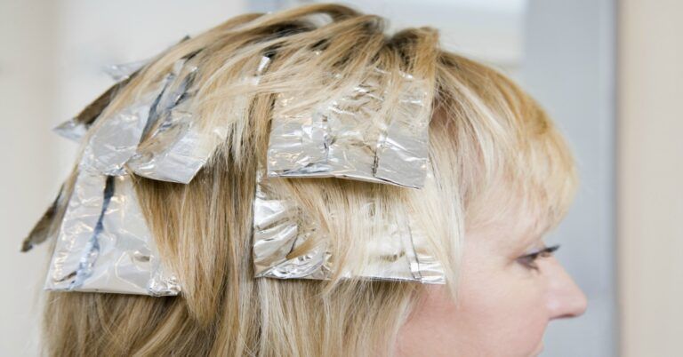 ¿Cómo tener un cabello con un magnífico reflejo con papel de aluminio?